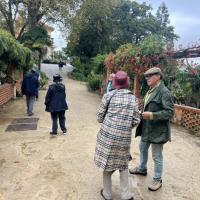 Dois senhores a conversar