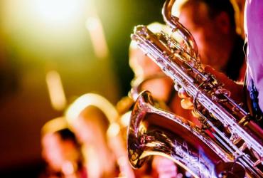 Concerto de Jazz e canções de comédia musical